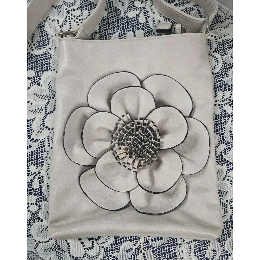 Boutique To U Crossbody Bag Lt Gray Flower Accent Adjustable Strap Fabric Inside